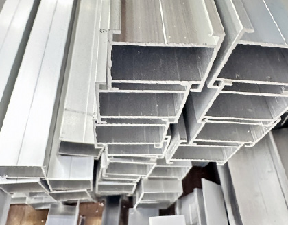 鋼材の卸売・加工